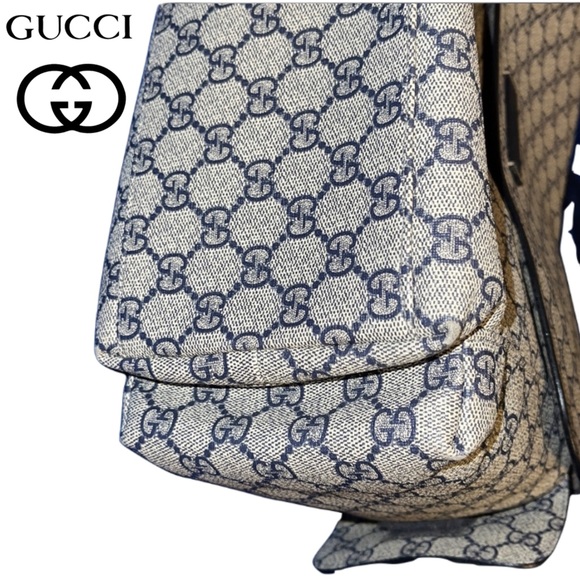 SOLD GUCCI GG Supreme Diaper Bag - Picture 4 of 13